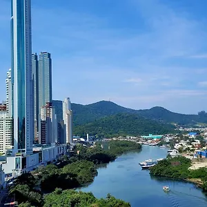 Apto Na Quadra Do Mar E Vista O Rio Apartamento